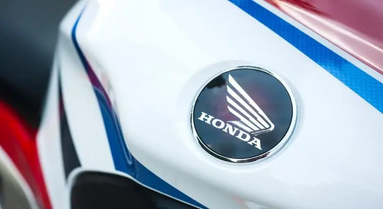  - Caterham vs Honda CBR : Talon-pointe et poignée en coin [DUEL VIDÉO]