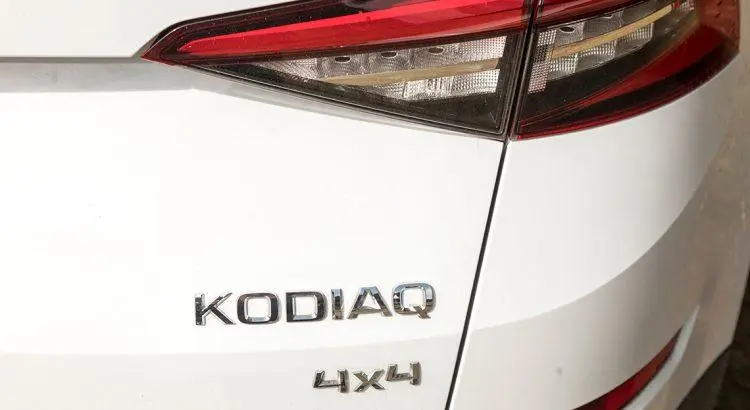 Peugeot 5008 2 vs Skoda Kodiaq 2017 [COMPARATIF VIDEO] : le duel des SUV 7 places (prix, avis, fiches techniques) - Peugeot 5008 2 vs Skoda Kodiaq 2017