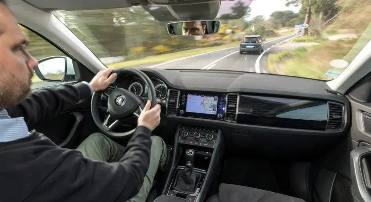 Peugeot 5008 2 vs Skoda Kodiaq 2017 [COMPARATIF VIDEO] : le duel des SUV 7 places (prix, avis, fiches techniques) - Peugeot 5008 2 vs Skoda Kodiaq 2017