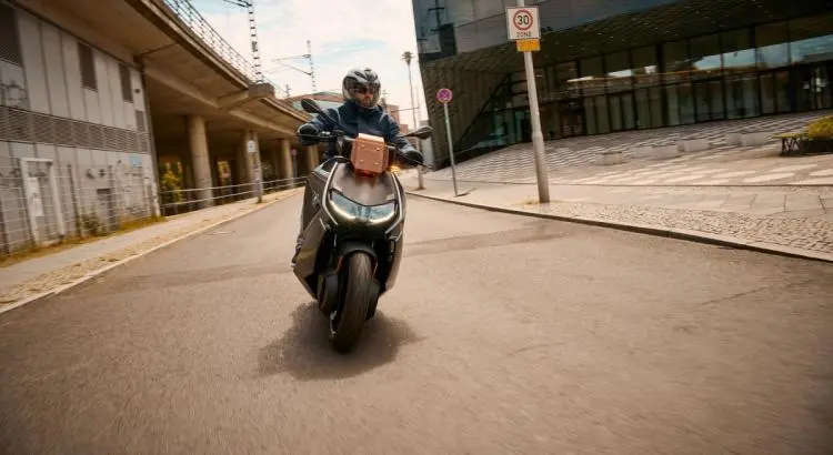 - BMW CE 04 : prix, autonomie et caractéristiques du scooter électrique