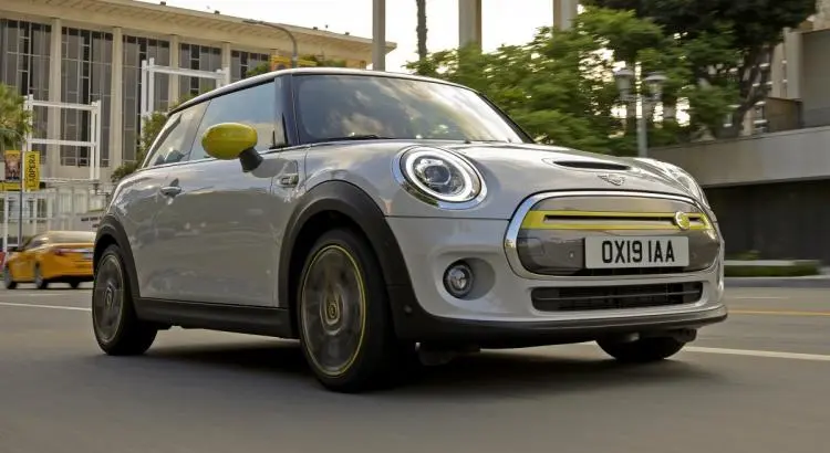 Bonus 2022 : les voitures électriques les moins chères - <p>Prix de base : 20 800 euros – <span style="font-weight: 400" data-mce-style="font-weight: 400;">bonus max </span> (5616 euros c<span style="font-weight: 400" data-mce-style="font-weight: 400;">ar limité à 27%</span>)</p><p>Puissance&nbsp;: 33 kW (44 ch)</p><p>Batteries&nbsp;: 26,8 kWh lithium-ion</p><p>Autonomie : 230 km (WLTP)</p>