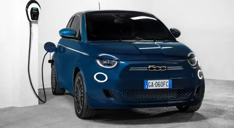 Bonus 2022 : les voitures électriques les moins chères - <p>Prix de base : 20 800 euros – <span style="font-weight: 400" data-mce-style="font-weight: 400;">bonus max </span> (5616 euros c<span style="font-weight: 400" data-mce-style="font-weight: 400;">ar limité à 27%</span>)</p><p>Puissance&nbsp;: 33 kW (44 ch)</p><p>Batteries&nbsp;: 26,8 kWh lithium-ion</p><p>Autonomie : 230 km (WLTP)</p>