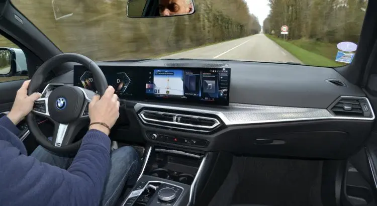 - BMW 320e vs Peugeot 408 Hybrid 225 : jeu de plateformes