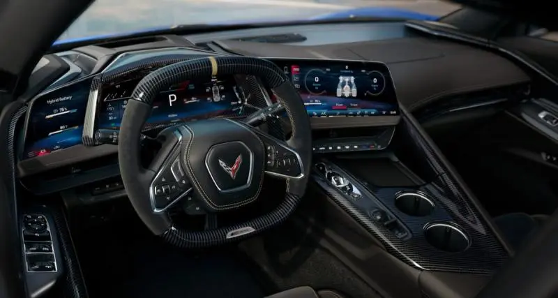  - La Chevrolet Corvette fait du ménage à l’intérieur pour sa mise à jour