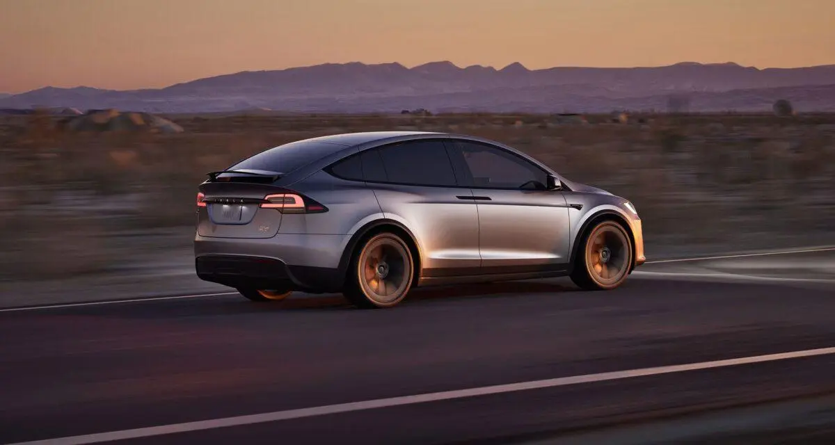 Tesla met à jour deux de ses modèles et n'oublie pas d'augmenter leurs prix