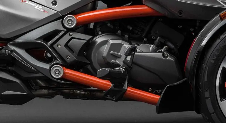 - Nouvelle BRP Can-Am Spyder F3 : triple épaisseur