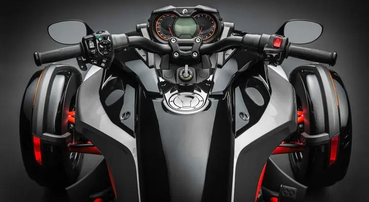 - Nouvelle BRP Can-Am Spyder F3 : triple épaisseur