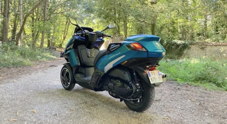 - ESSAI PEUGEOT METROPOLIS 400i Allure 2020