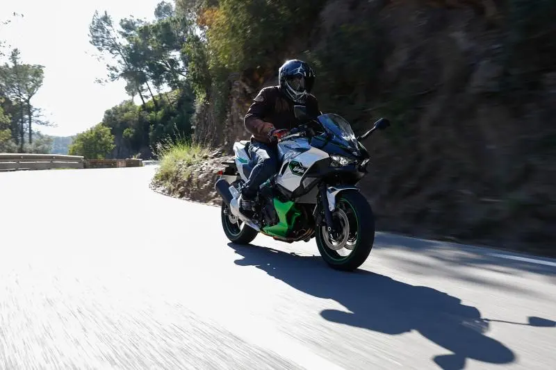 - Essai Kawasaki Ninja 7 Hybrid