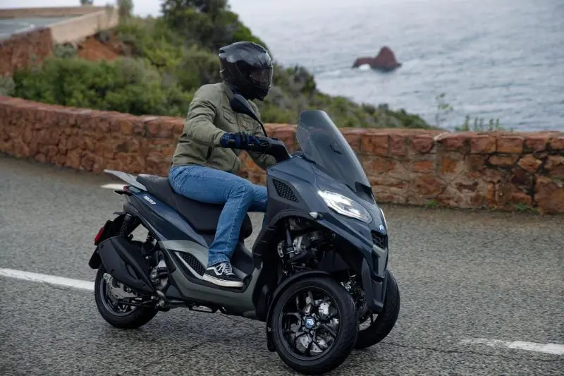 - Piaggio MP3 310