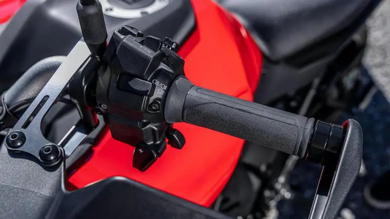 - Yamaha Tracer 9 2025