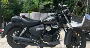 Cette moto signée par une légende du cinéma aux enchères à un prix canon !